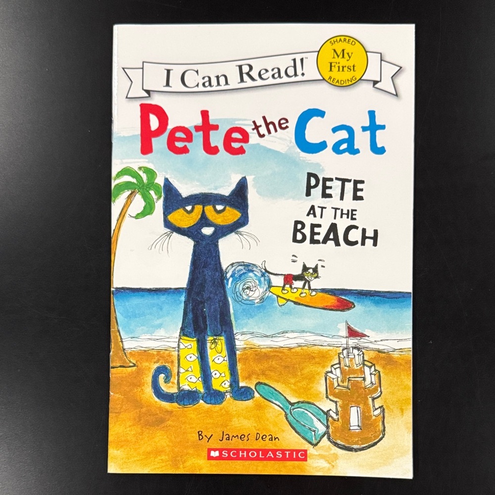 Pete the Cat: Pete At The Beach - Scholastic Softcover I Can Read Book